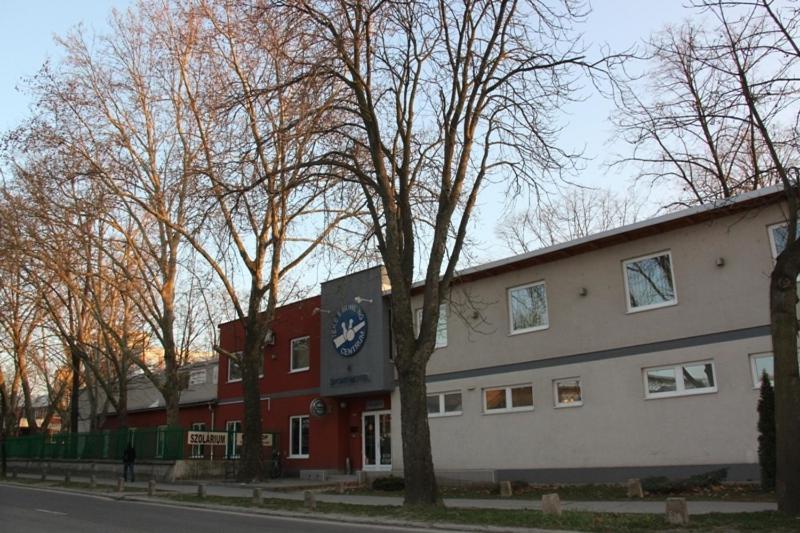 Teke Bowling Centrum Es Sport Panzio Szeged Rom bilde