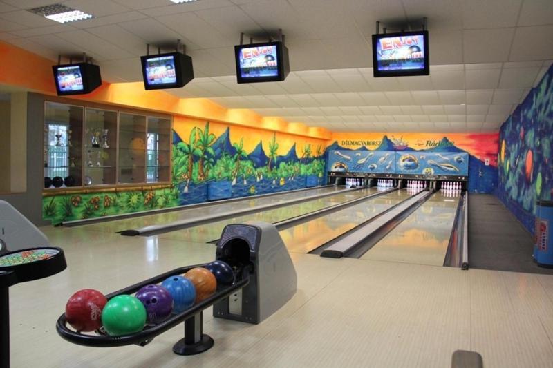 Teke Bowling Centrum Es Sport Panzio Szeged Eksteriør bilde